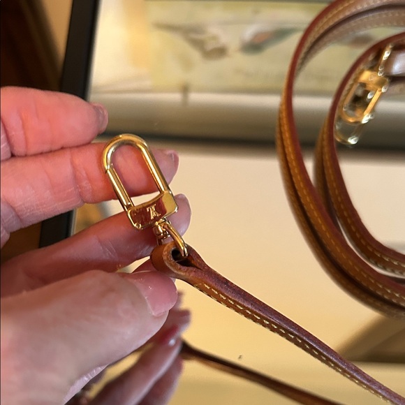 Louis Vuitton Tan and Brown Leather Strap with Gold Clasps - Picture 3 of 7